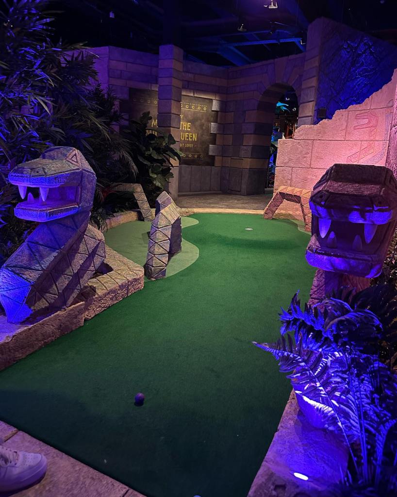 Interactive 18-hole course at Treetop Golf, featuring special effects and challenging gameplay
