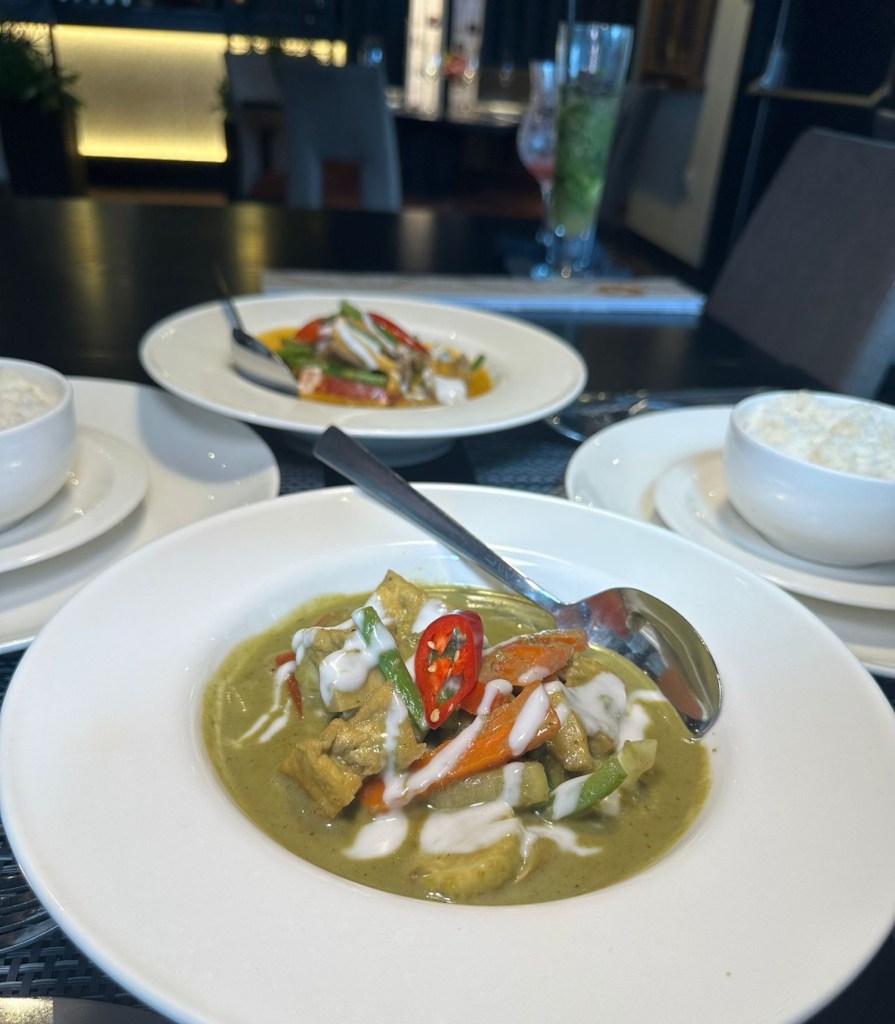 Signature Mantra Green Curry perfectly cooked, absorbing the rich, creamy green curry sauce. This dish was a real comfort food, super tasty and the ideal level of heat – medium, with a subtle kick, so easy to eat for anybody whether you are a hot food fan or prefer to go for milder dishes. It was stunning