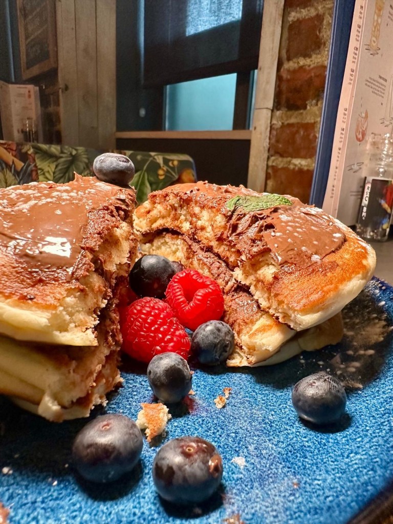 American pancakes with Nutella, served with a side of fresh fruit