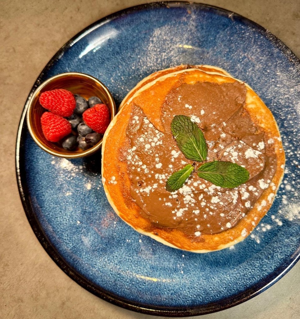 American pancakes with Nutella, served with a side of fresh fruit