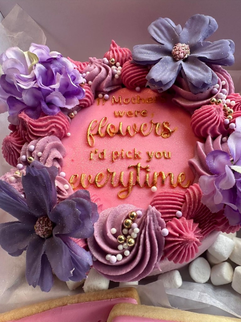 Timeless flower design on Mother’s Day cake from Queen of Tarts.