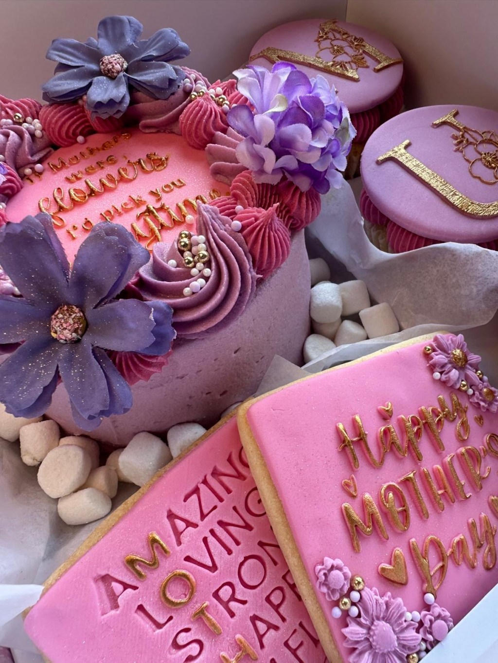Adorable bento cakes by Queen of Tarts in creative designs