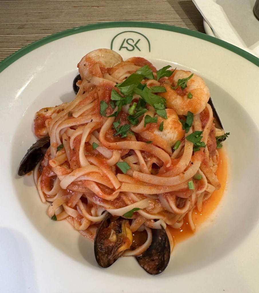 Spaghetti pomodoro with tomato, garlic and basil sauce at ASK Italian