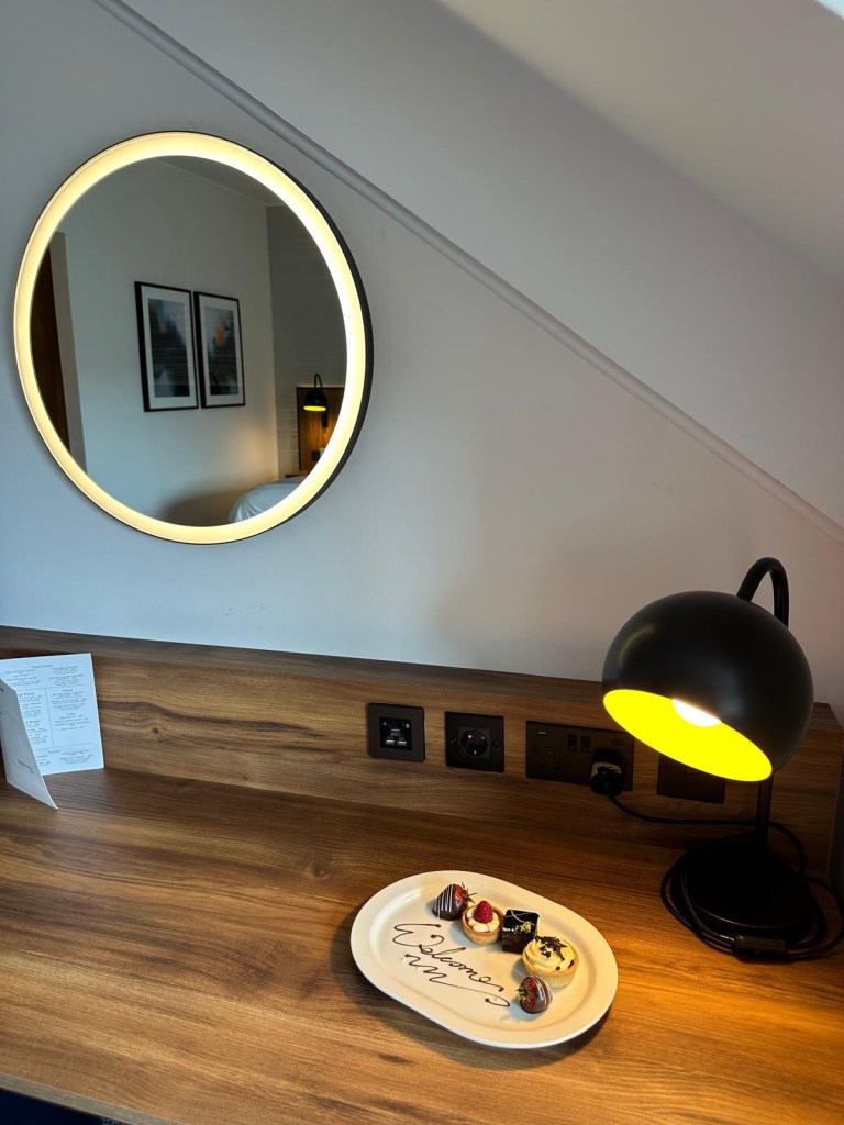 Elegant hotel bedroom at Radisson Blu Durham with contemporary décor