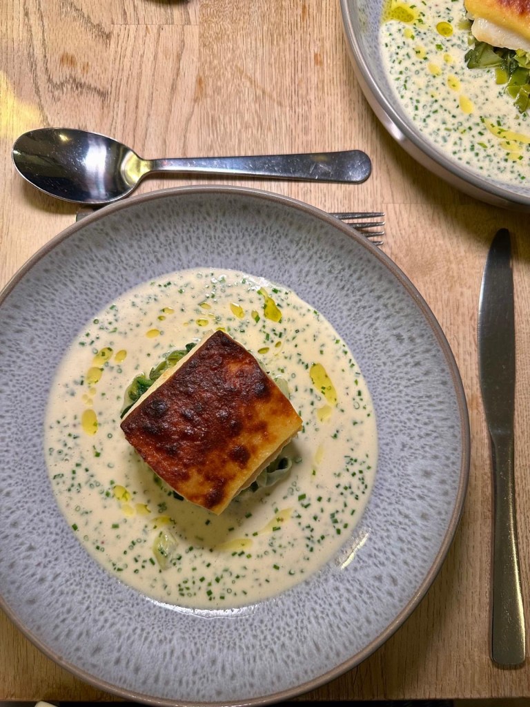 Smoked haddock with braised leeks topped with Welsh rarebit sauce.